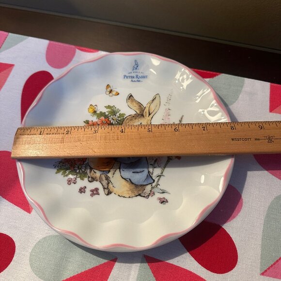 BEATRIX POTTER Peter Rabbit Pink Trim 8" Wavy Edge Dessert/Appetizer Plates - Picture 3 of 4